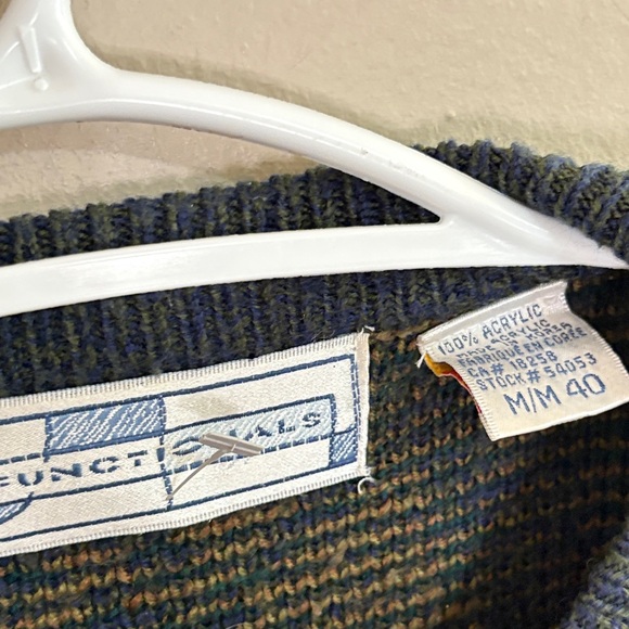 Vintage FUNCTIONS Sweater with Embroidered Men Fishing & Smoking Pipe - Picture 8 of 14